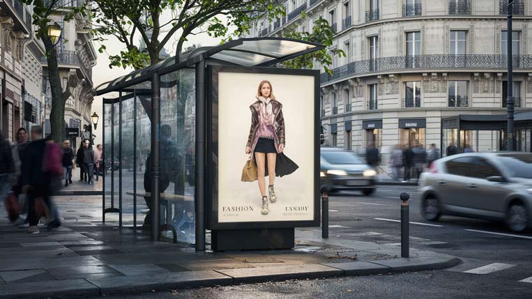 Publicité : définition, panneau publicitaire sur un arrêt de bus